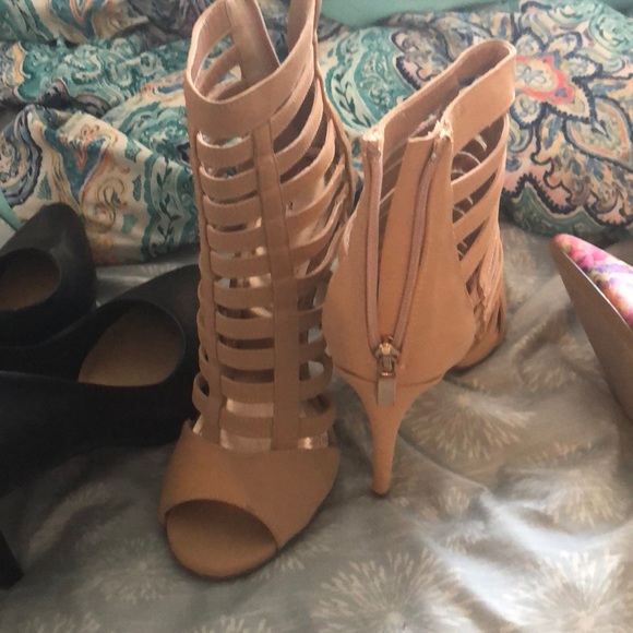 Heels - Picture 2 of 2